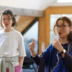 Ursula Scribano leitet eine Stimmübung im stimmcoaching