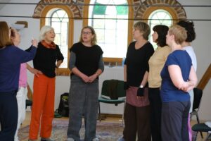 singende Frauen im Kreis