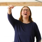 ursula scribano mit geschlossenen augen beseelt frei klingend
